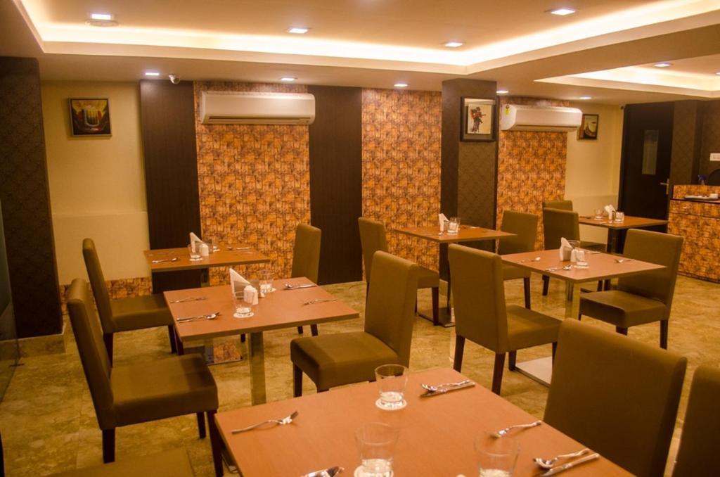Hotel Comfotel Kolkata Exterior photo