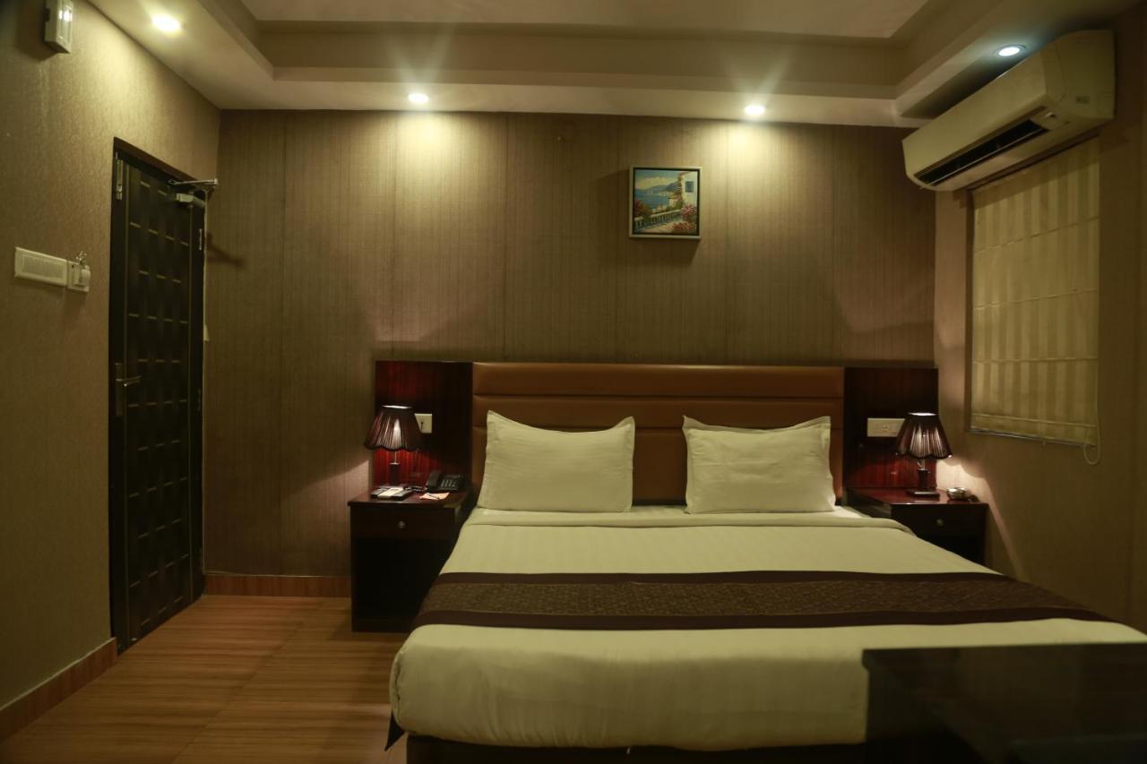 Hotel Comfotel Kolkata Exterior photo